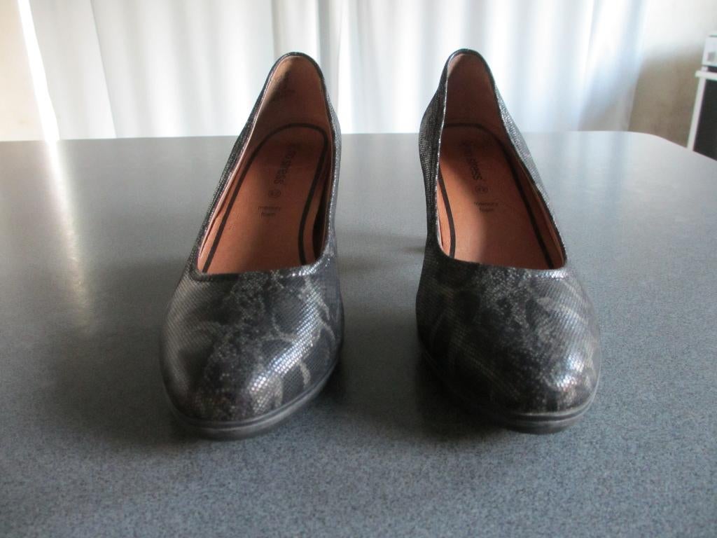 damesschoenen met slangen motief, Kleding | Dames, Schoenen, Ophalen, Pumps, Zwart, Zo goed als nieuw