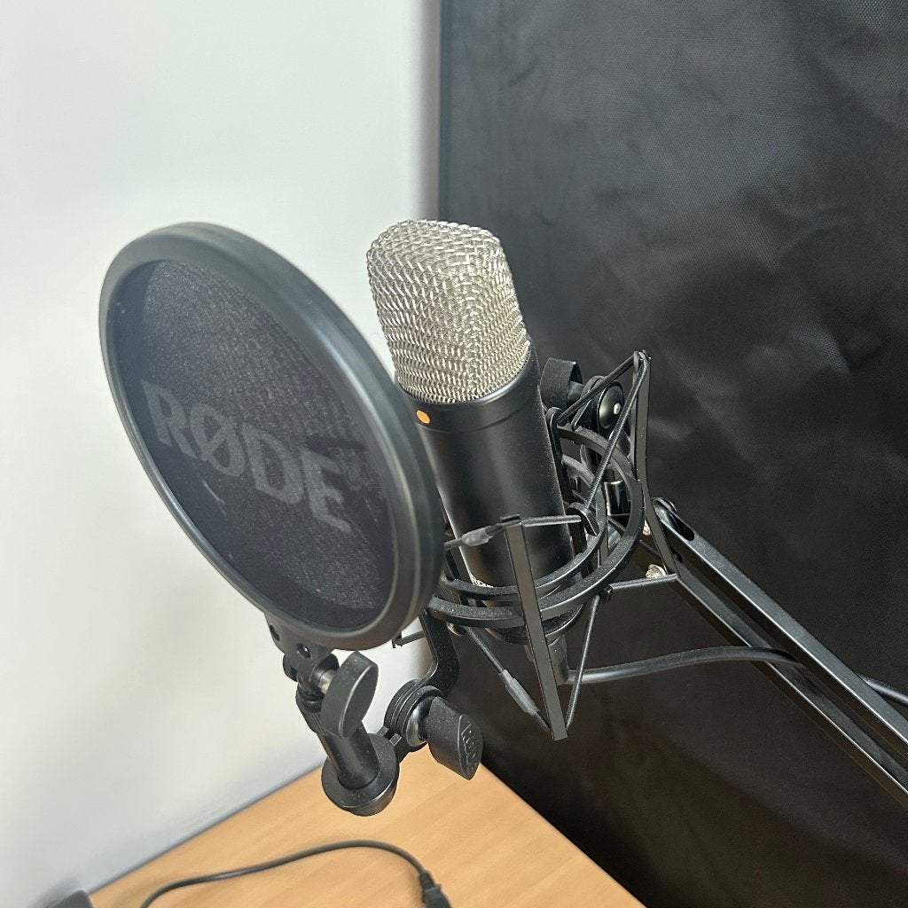 RØDE NT1 Signature Series (zwart) + microfoonarm, Enlèvement, Comme neuf