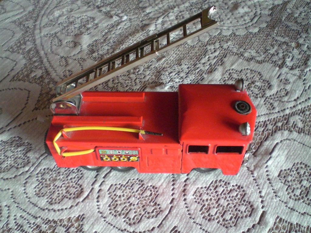 Camion pompier en tôle année 50. L 21cm l 7,5cm H 8 cm, Enlèvement ou Envoi, Comme neuf