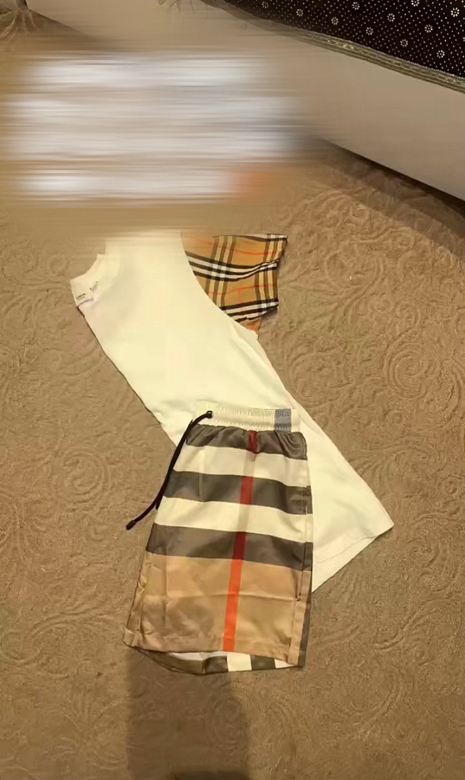 Ensemble burberry, Vêtements | Hommes, T-shirts, Enlèvement, Neuf