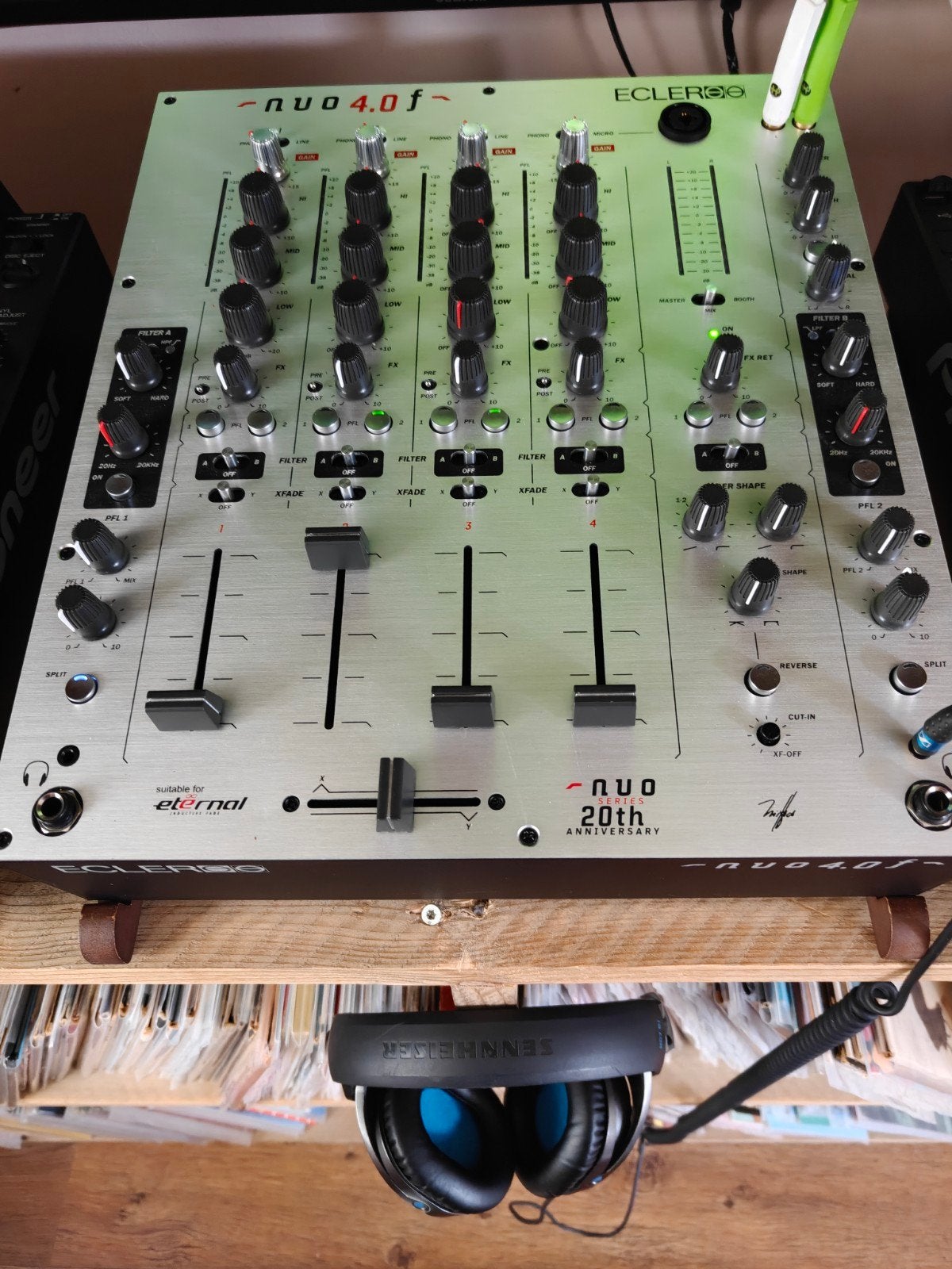 Ecler Nuo 4.0f zilver Limited edition, Muziek en Instrumenten, Ophalen of Verzenden, Zo goed als nieuw, Minder dan 5 kanalen, Microfooningang