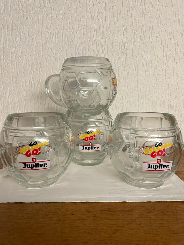 4 “voetbal” bierglazen, Ophalen of Verzenden, Zo goed als nieuw
