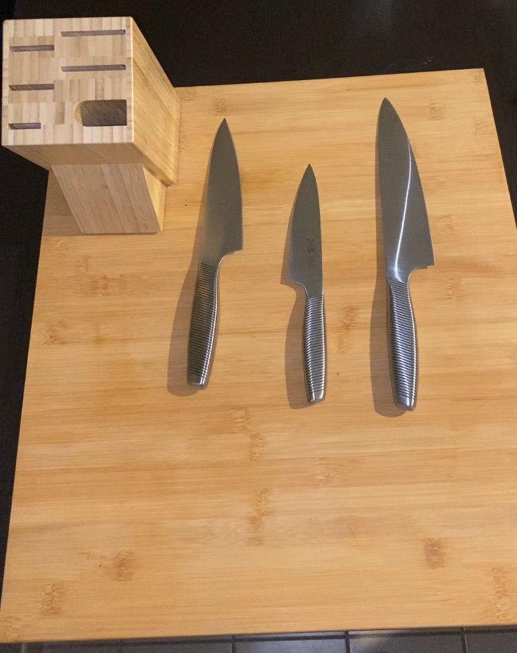 Messen set + grote snijplank + bordenset  (IKEA), Ophalen, Zo goed als nieuw, IKEA