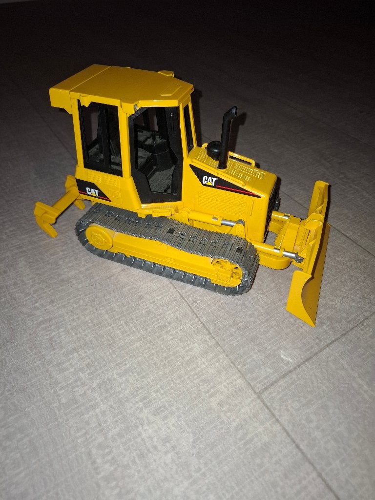 Bruder CAT Track tractor, Ophalen