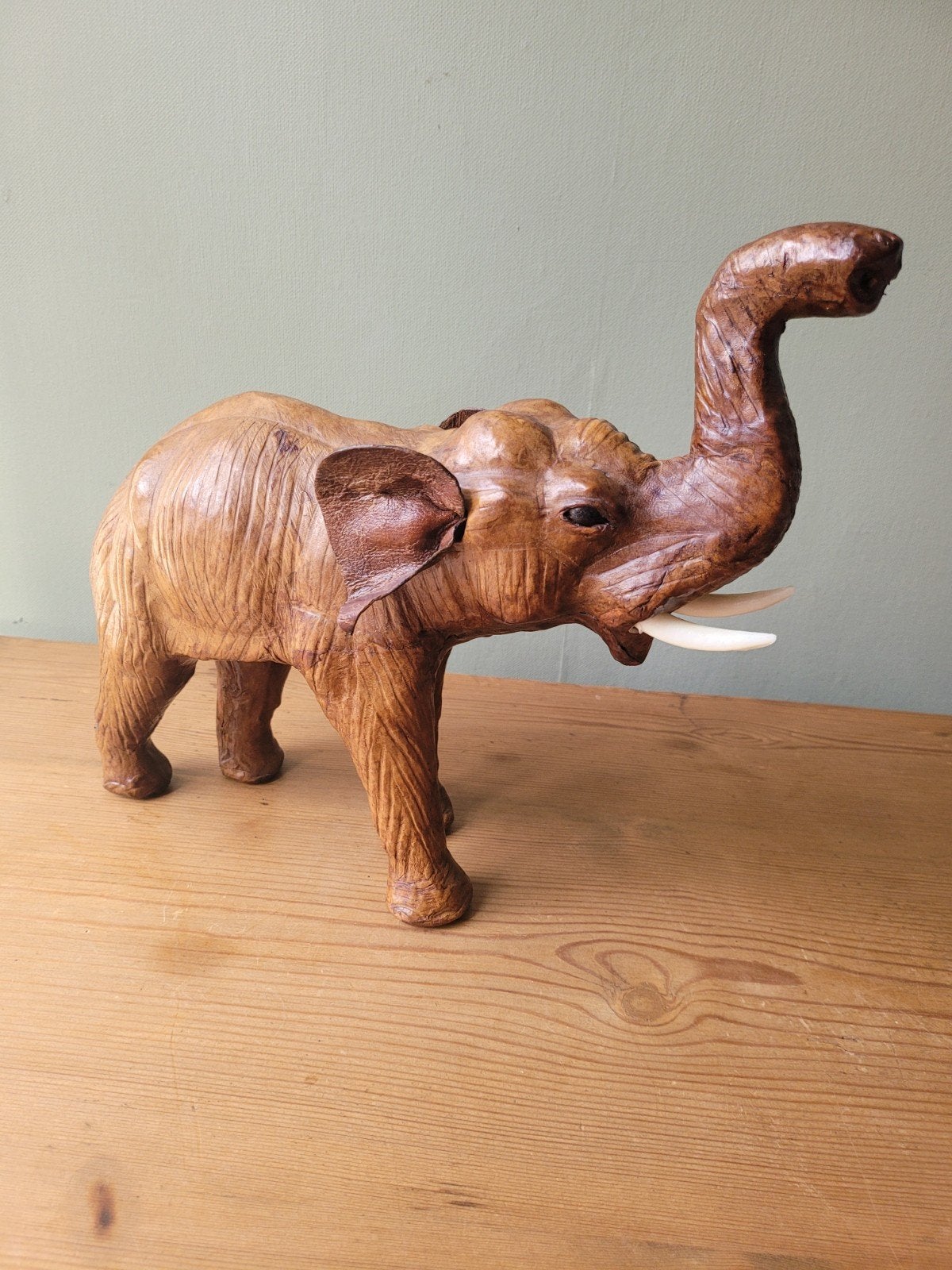 Zeldzame olifant van kamelenleer, Verzamelen, Dierenverzamelingen, Ophalen of Verzenden, Overige soorten