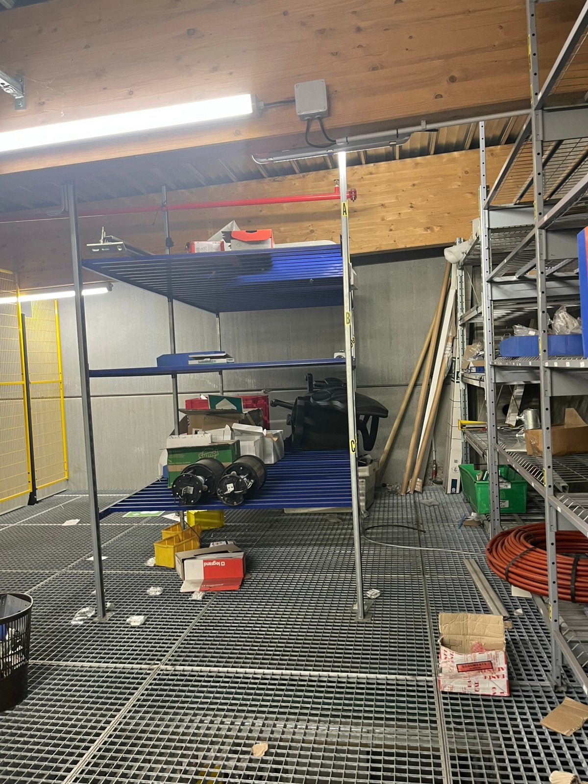 Etagere metal, Articles professionnels, Aménagement de Bureau & Magasin | Entrepôt, Rayonnage & Stockage, Enlèvement