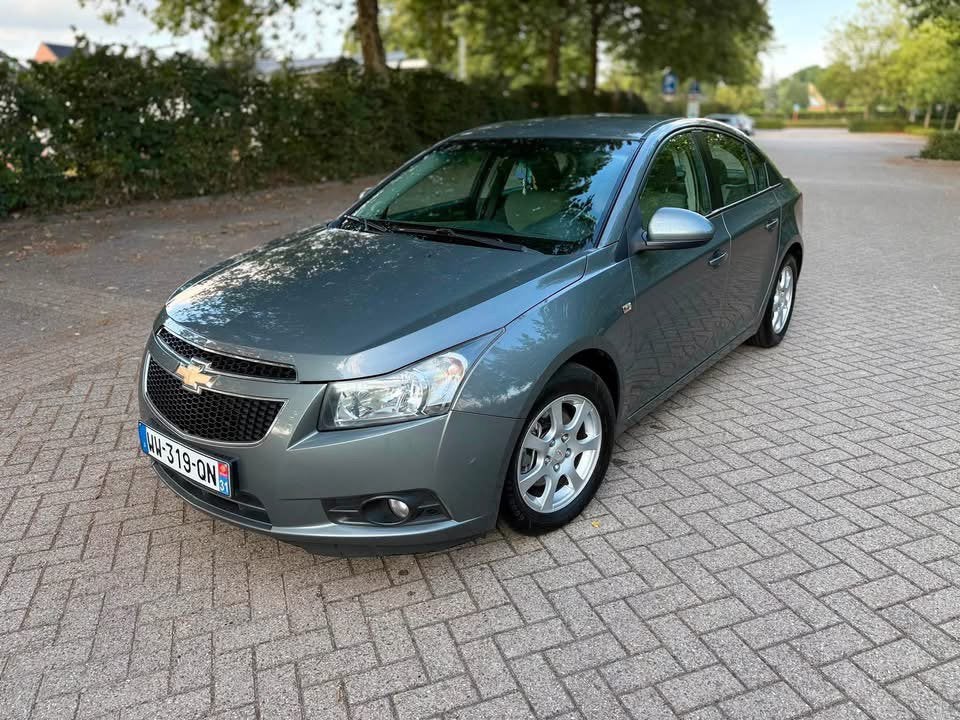 Chevrolet Cruze 2010 Bon état Exportation seulement, Autos, Achat, Boîte manuelle, 5 portes, Cruze