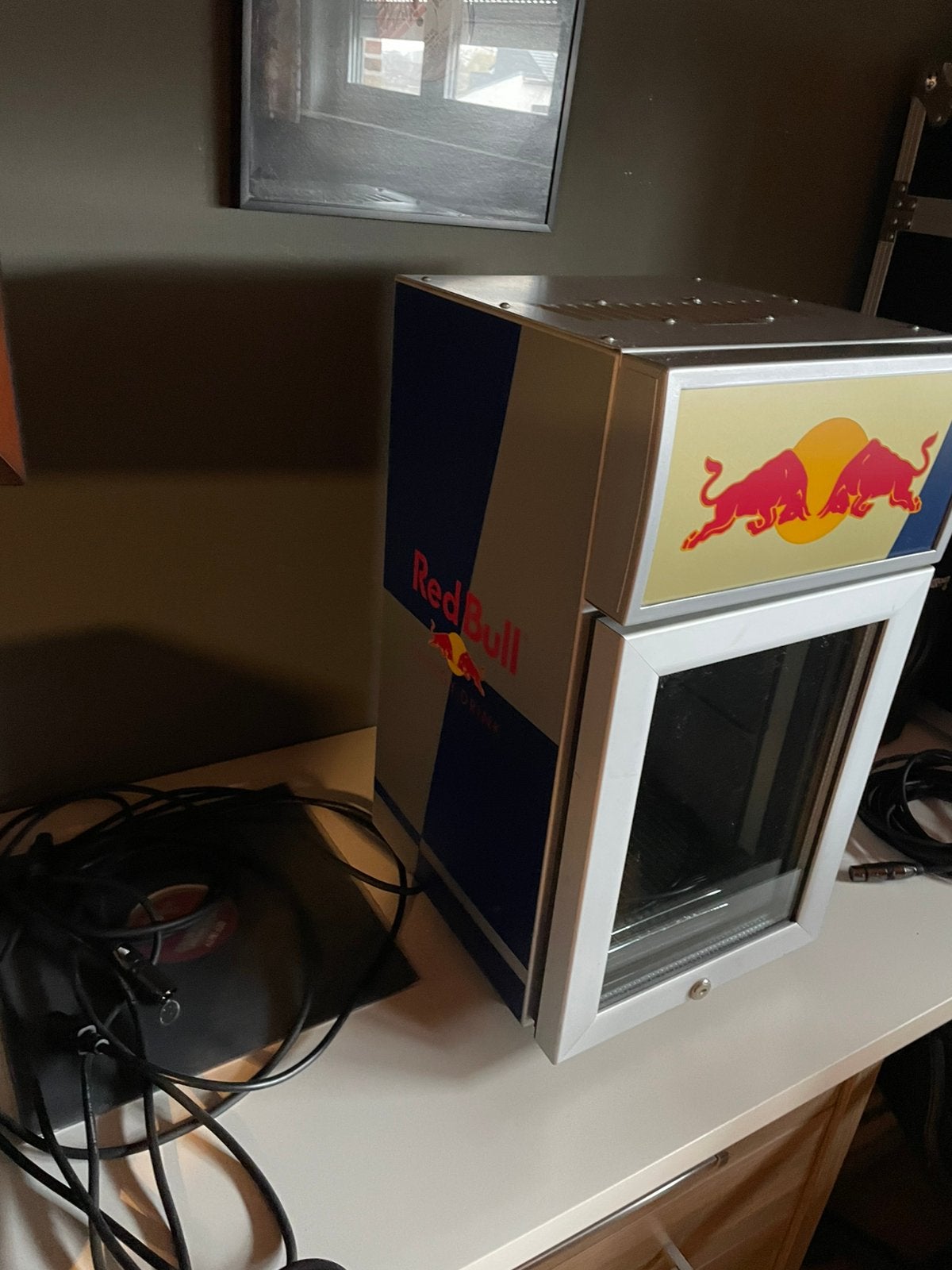 Red bull dj booth fridge, Muziek en Instrumenten, Dj-sets en Draaitafels, Ophalen, Zo goed als nieuw
