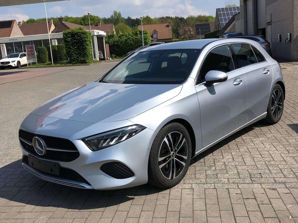 Mercedes-Benz A-Klasse 180 5-deurs Benzine Sfeerverlichting, Auto's, Zwart, 4 cilinders, Bedrijf, 5 zetels
