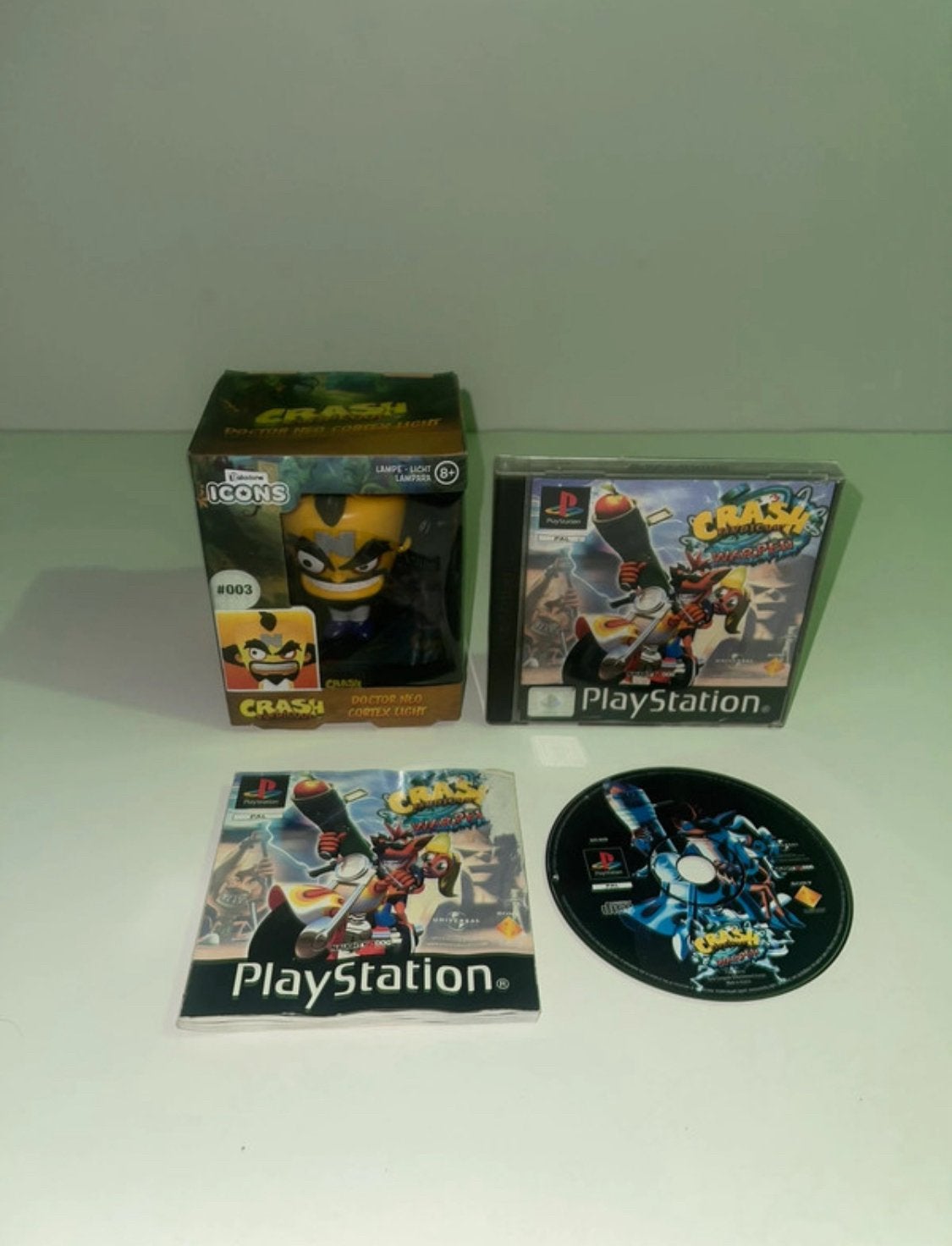 Crash Bandicoot Warped (PS1) + Dr.Neo Cortex Lamp – Compleet, Gebruikt, Eén computer, Ophalen of Verzenden, Platform