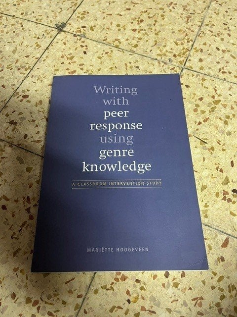 Boek Peer respronse using genre knowledge, Livres, Livres scolaires, Enlèvement ou Envoi, Utilisé, Anglais