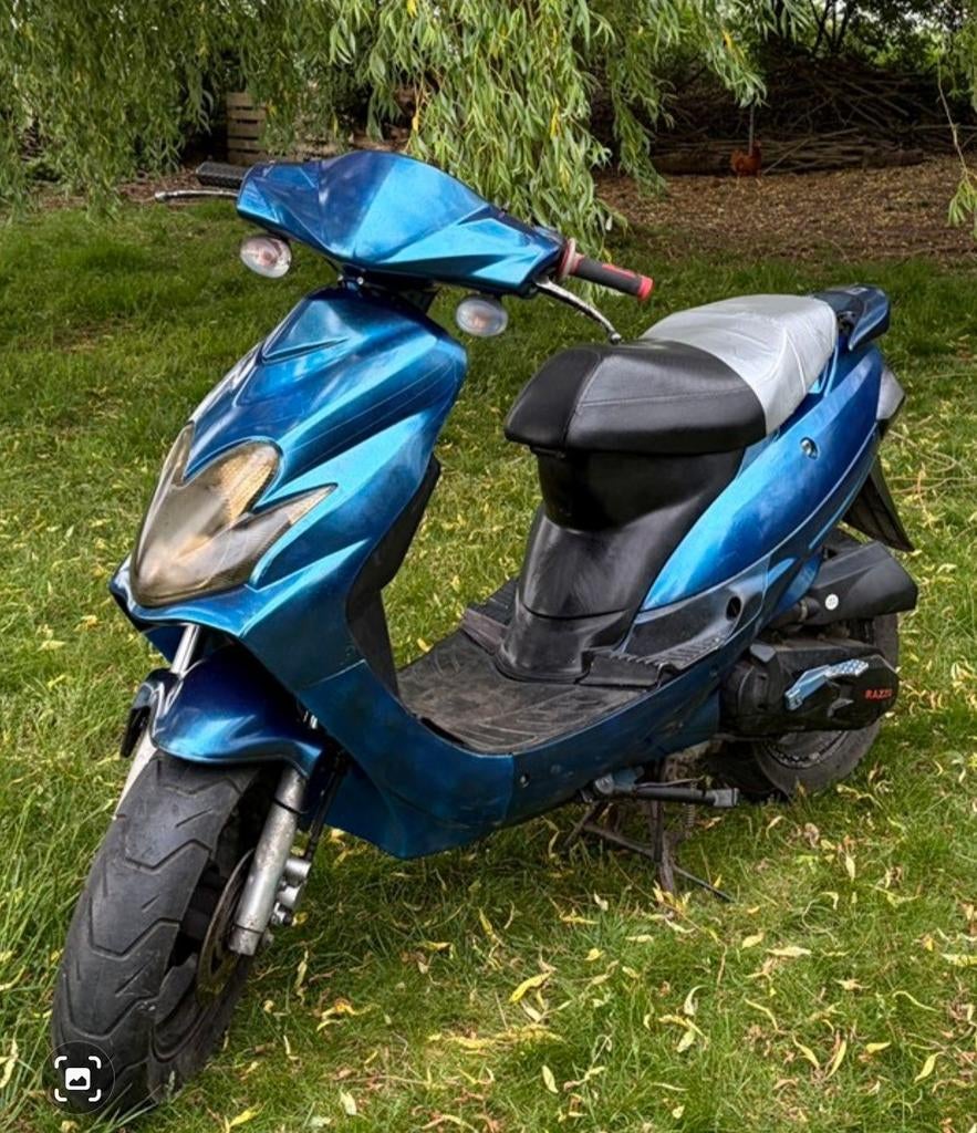 Scooter  razzo, Fietsen en Brommers, Ophalen