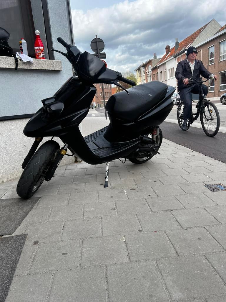 Mbk next, Fietsen en Brommers, Ophalen, Zo goed als nieuw