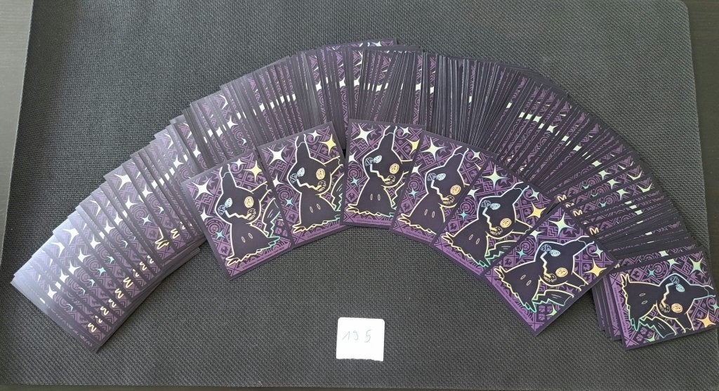 Pokemon Trading Card Game Sleeves - Mimikyu 195 stuks, Hobby en Vrije tijd, Ophalen of Verzenden, Zo goed als nieuw, Sleeves of Kaarthoesjes