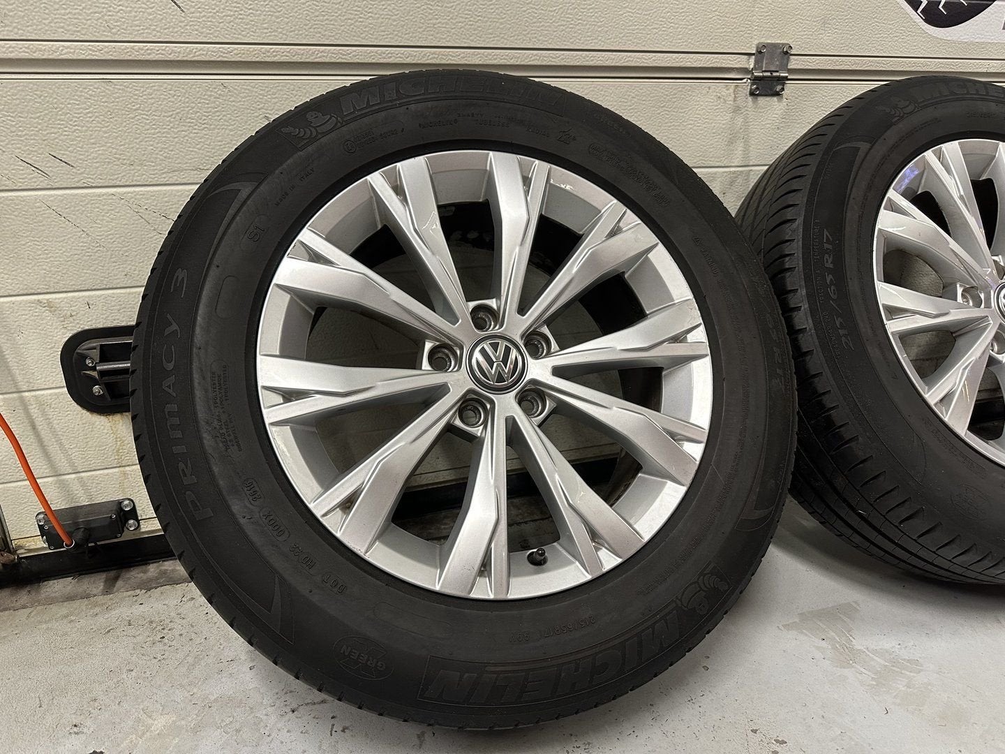 17inch Originele VW R line Velgen! Michelin! AUDI Seat Skoda, Auto-onderdelen, -, -, Banden en Velgen, 17 inch