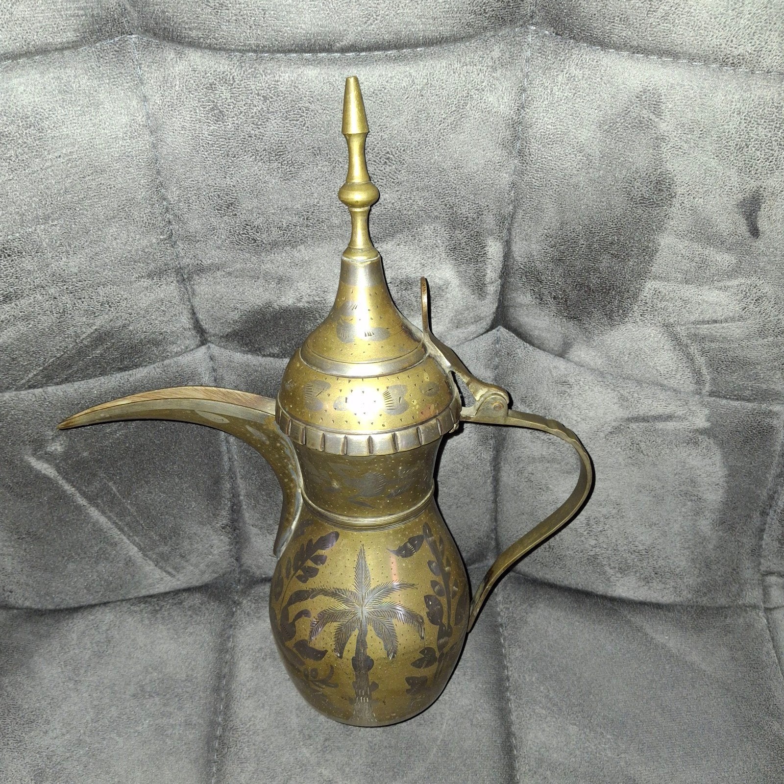 Arabische koffiekan dallah, Enlèvement ou Envoi, Cuivre