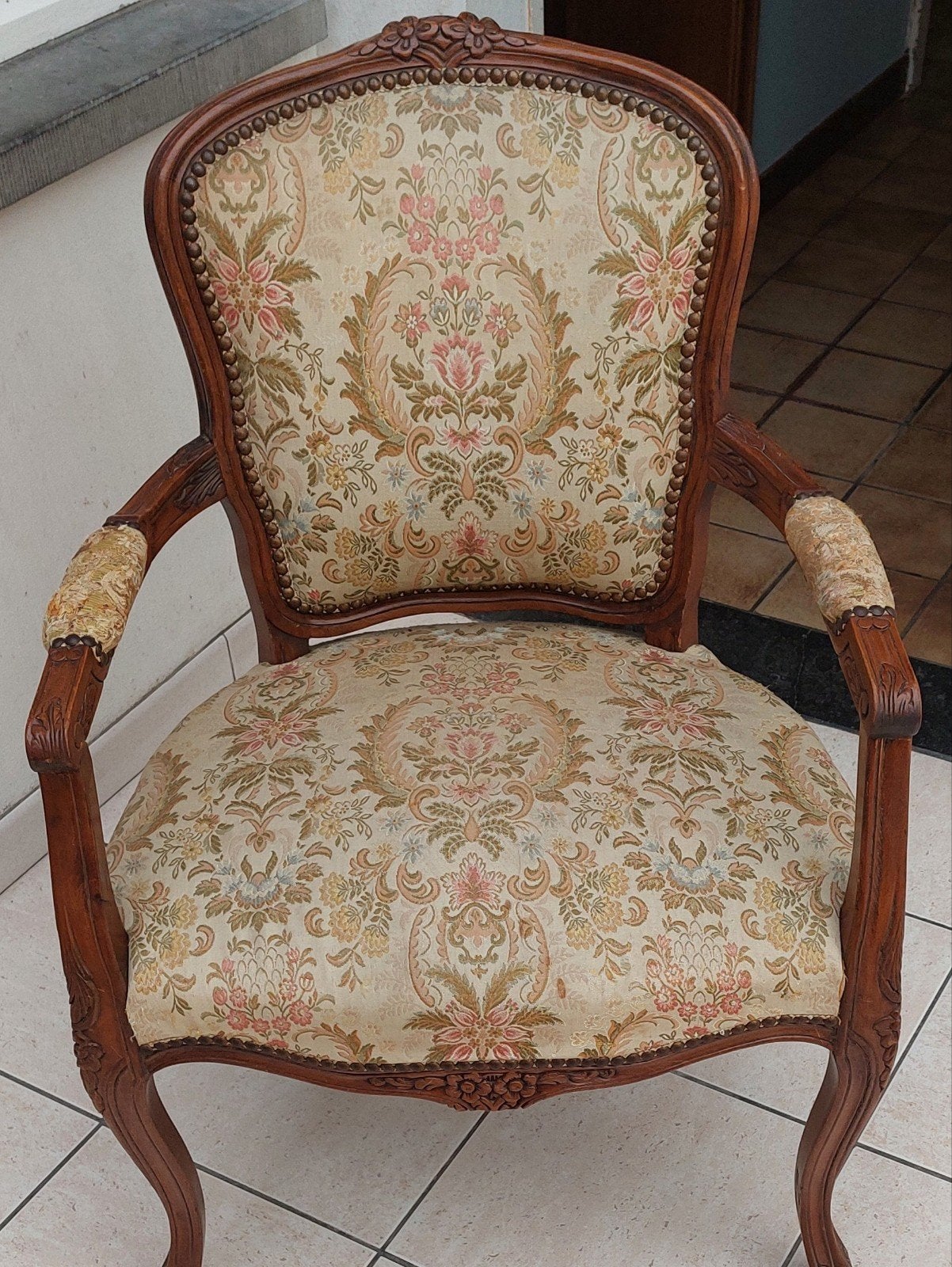 fauteuil ancien à motif floral, Enlèvement