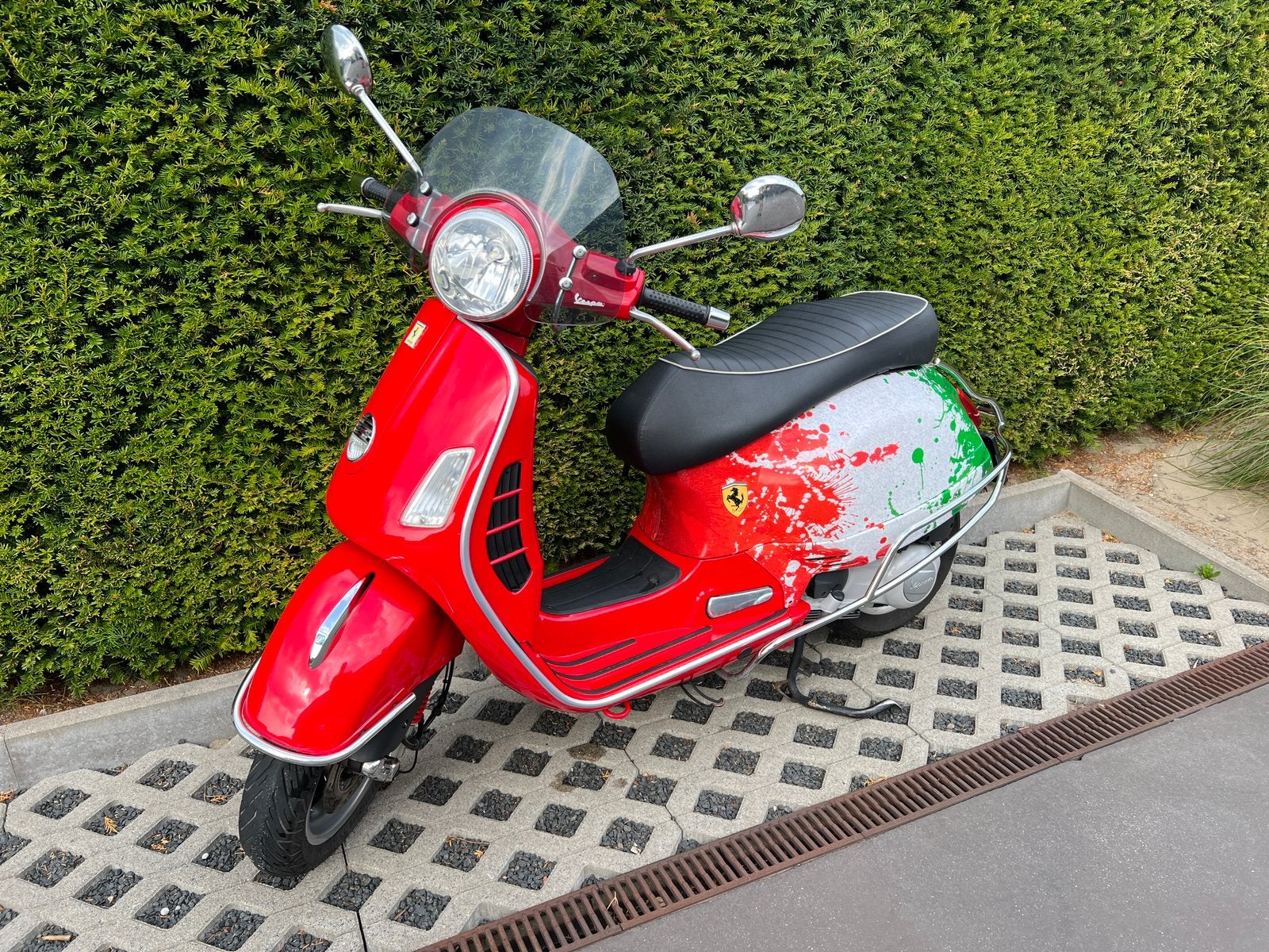 Vespa GTS 250cc italian Ferrari style, Vélos & Vélomoteurs, Scooters | Vespa, Utilisé, Essence, Enlèvement