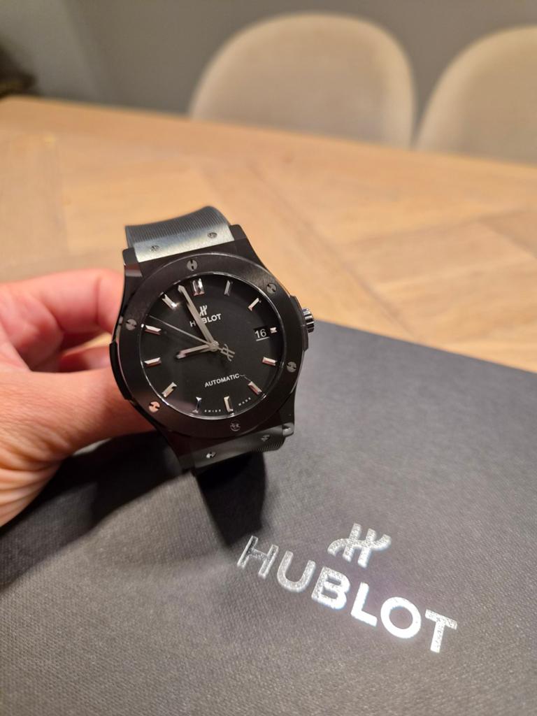 Hublot Classic Fusion Black Magic 45, Enlèvement
