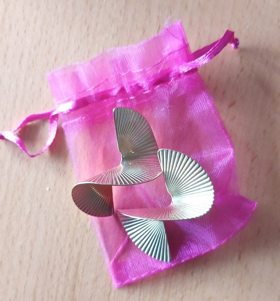 NEUF - Boucles d'oreilles torsadées dorées IKITA, Handtassen en Accessoires, Overige materialen, Hangers, Nieuw, Ophalen of Verzenden