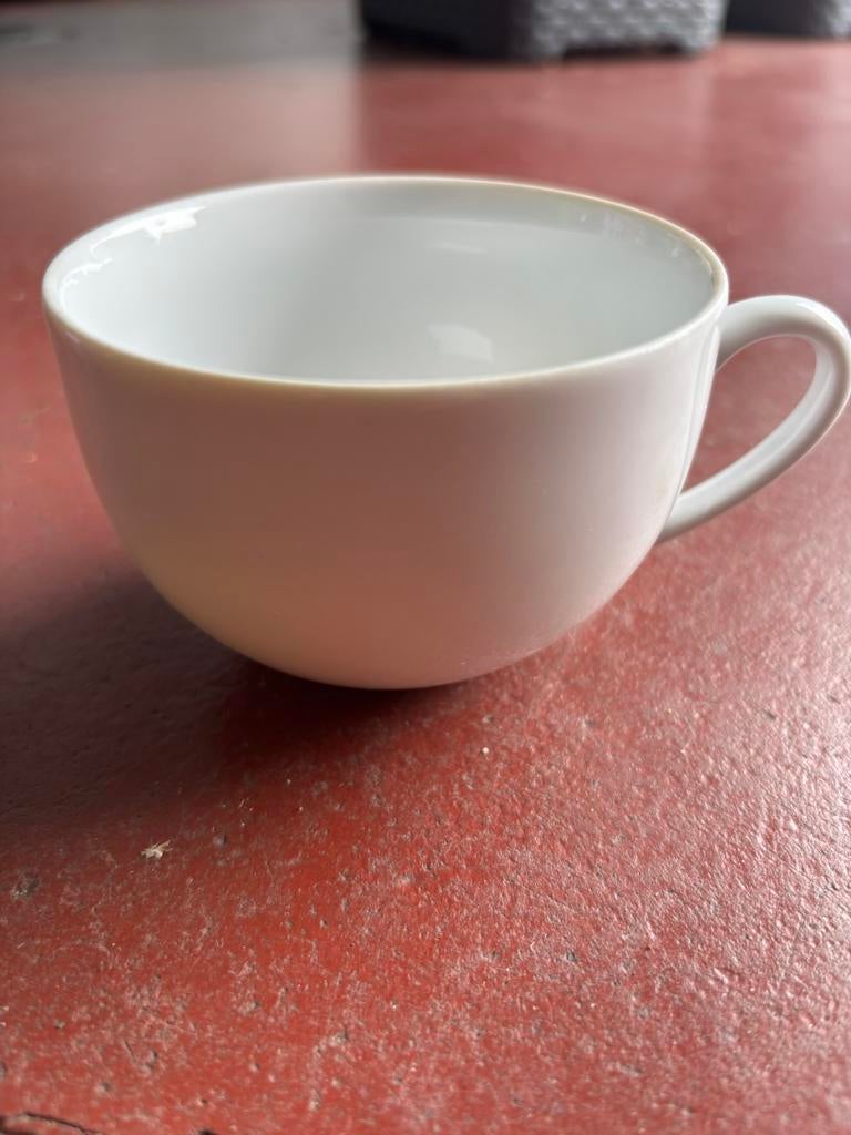 12 witte koffietassen met onderbord, Enlèvement, Comme neuf, Tasse(s) et/ou soucoupe(s)