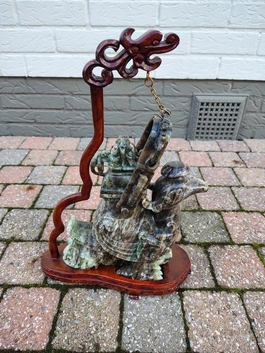 vogel in jade met houten element, Antiek en Kunst, Ophalen of Verzenden