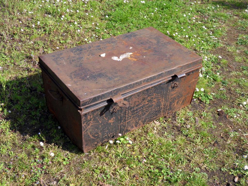 Antieke metalen reiskoffer., Antiek en Kunst, Ophalen