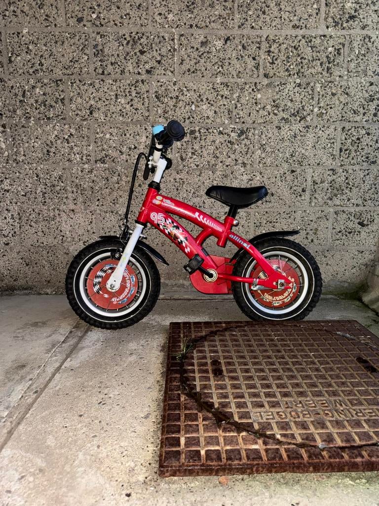 Kinderfiets Cars, Ophalen, Zo goed als nieuw, Zijwieltjes