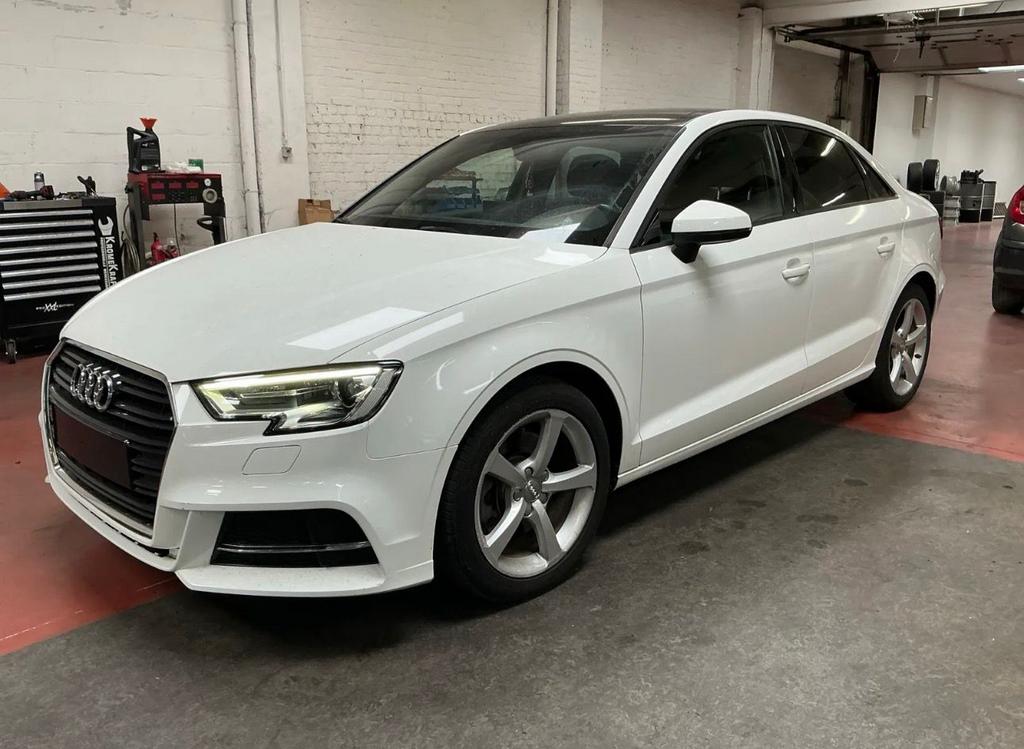 AUDI A3 1.8 benzine Automaat, Auto's, Automaat, Leder, Bedrijf, A3