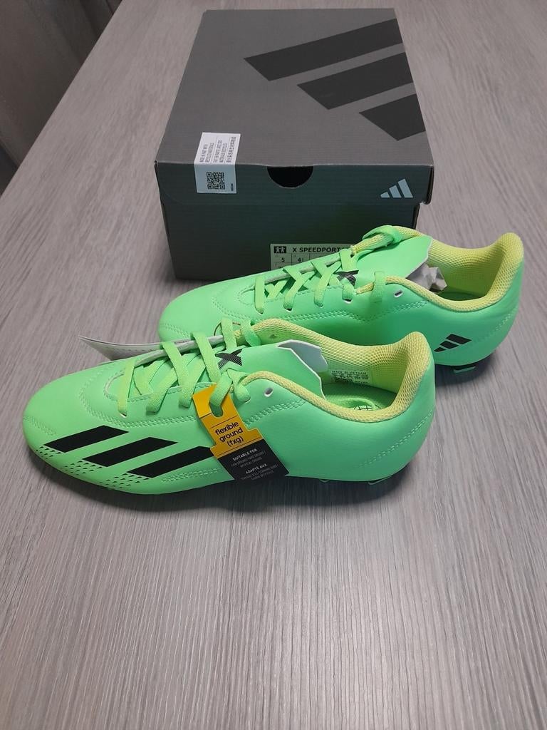 Licht groene voetbalschoenen Adidas 37 1/3 ( Nieuwstaat), Sport en Fitness, Voetbal, Ophalen of Verzenden, Nieuw, Schoenen