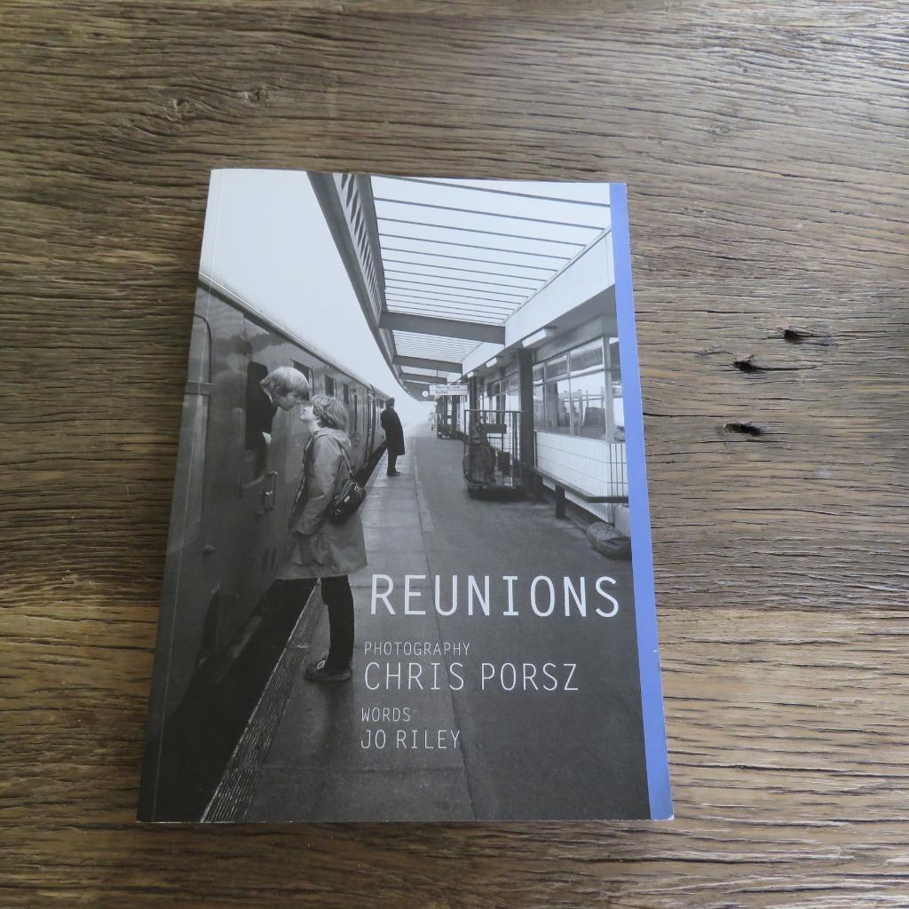 Photographie de retrouvailles Chris Porsz Words Jo Riley, Enlèvement ou Envoi