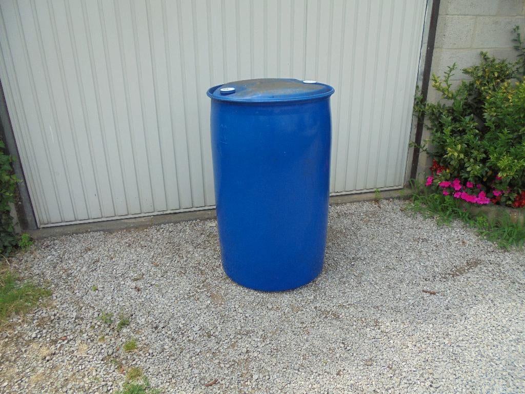 fut vide en plastique d une capacité de 200 litres, 150 litres ou plus, Enlèvement, Comme neuf, Synthétique
