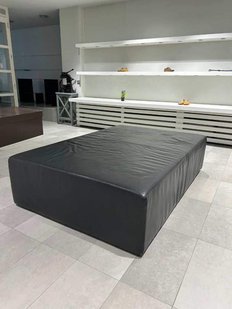 poef- lederen zitbank, Ophalen, Gebruikt, 100 tot 125 cm, 150 tot 200 cm