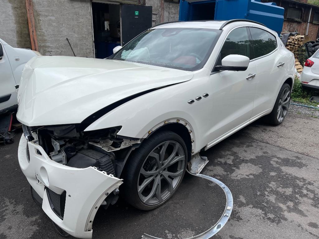 Maserati Levante Levante 3.0 V6 BiTurbo S Q4 moteur start, Auto's, Maserati, Automaat, Euro 6, Wit, Overige kleuren