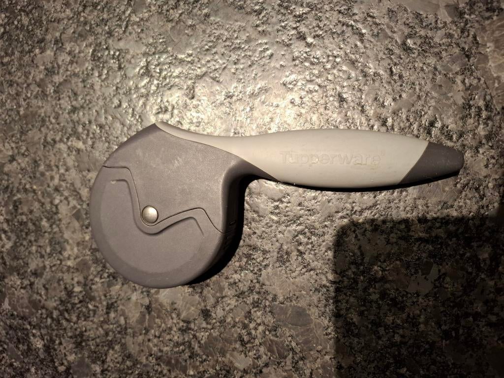 Couteau à pizza et emporte-pièce Tupperware, Enlèvement ou Envoi, Comme neuf