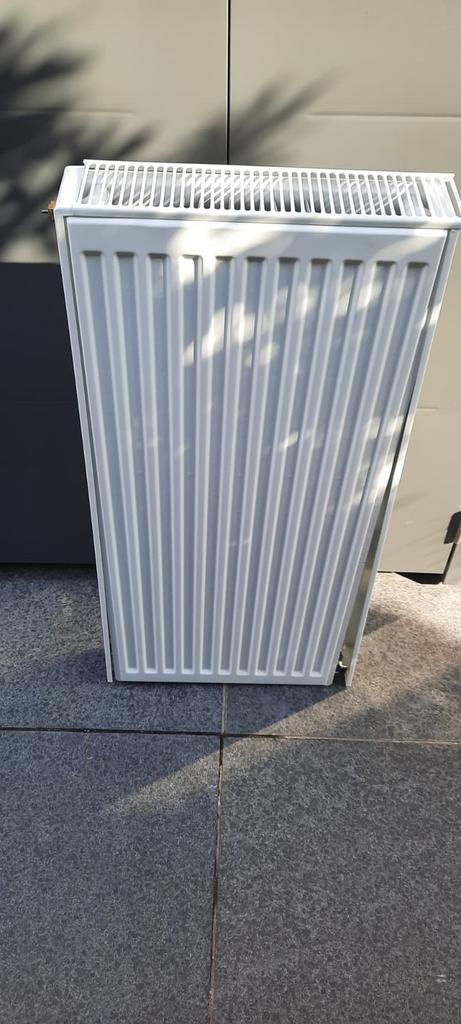 Witte Radiator nieuwstaat, Doe-het-zelf en Bouw, Ophalen, 500 tot 800 watt, Hoog rendement (Hr), Radiator