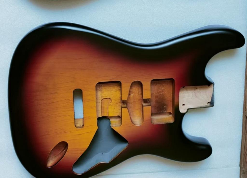 Boîtier Stratocaster » HSH 3 Tone SB » nitro satin, Musique & Instruments, Envoi, Neuf