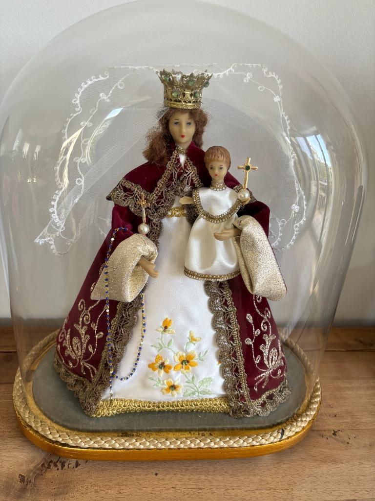 Marie avec un enfant sous une cloche, Enlèvement