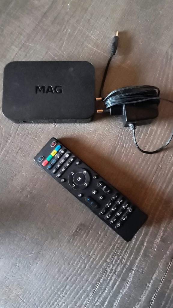 Streaming box MAG 256 w1, TV, Hi-fi & Vidéo, Enlèvement ou Envoi, Comme neuf, HDMI, Moins de 500 GB