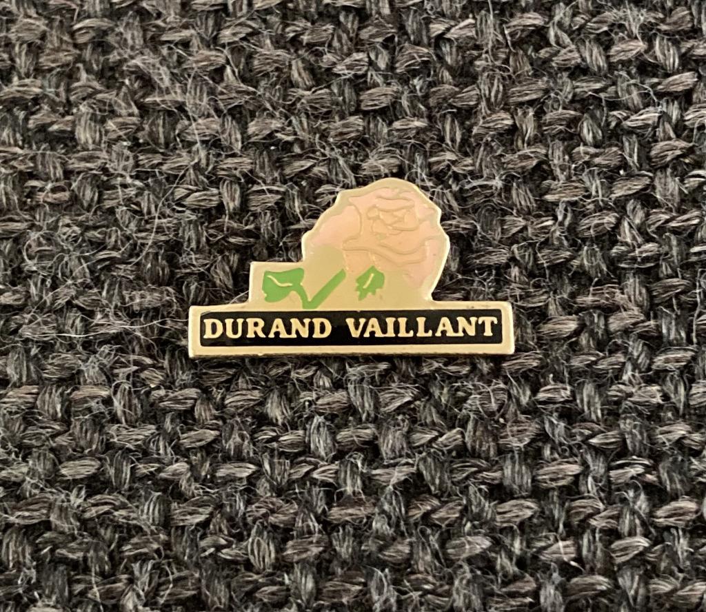 PIN - DURAND VAILLANT - FLEUR - BLOEM, Collections, Envoi, Utilisé, Autres sujets/thèmes, Insigne ou Pin's