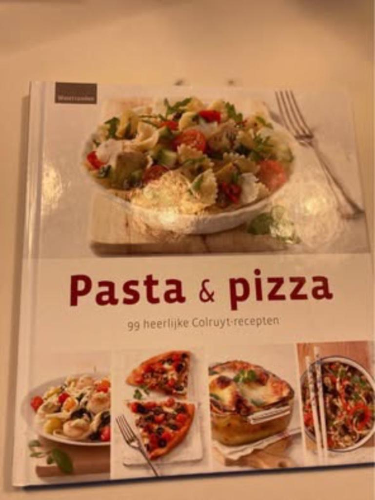 Colruyt kookboek pasta & pizza watertanden, Boeken, Ophalen, Zo goed als nieuw