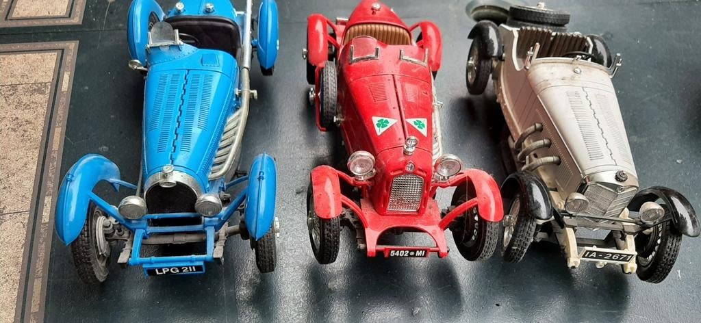 3 stuks Bugatti- Burago 25 cm, Hobby en Vrije tijd, Ophalen of Verzenden, Zo goed als nieuw