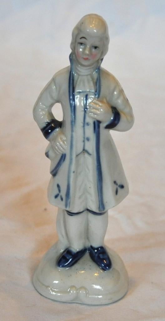statue gentilhomme porcelaine blanche et bleu, Enlèvement ou Envoi