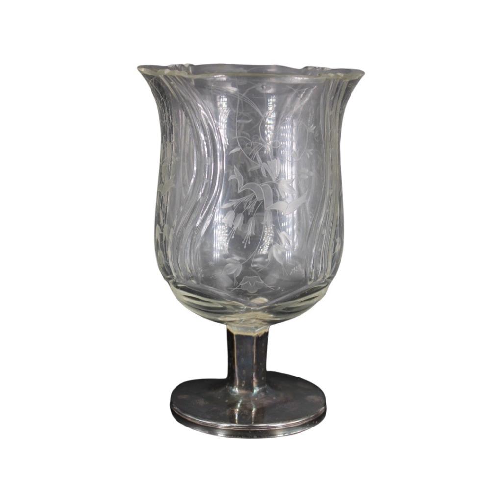 Prachtige grote geslepen kristallen beker met zilveren voet