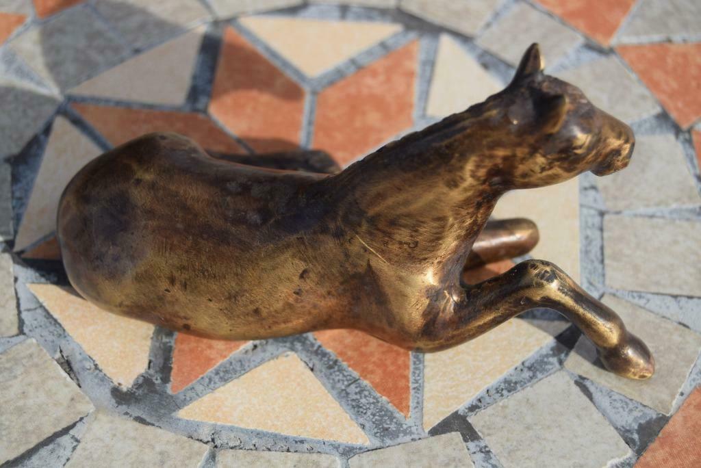 Cheval couché en bronze, Enlèvement ou Envoi, Bronze