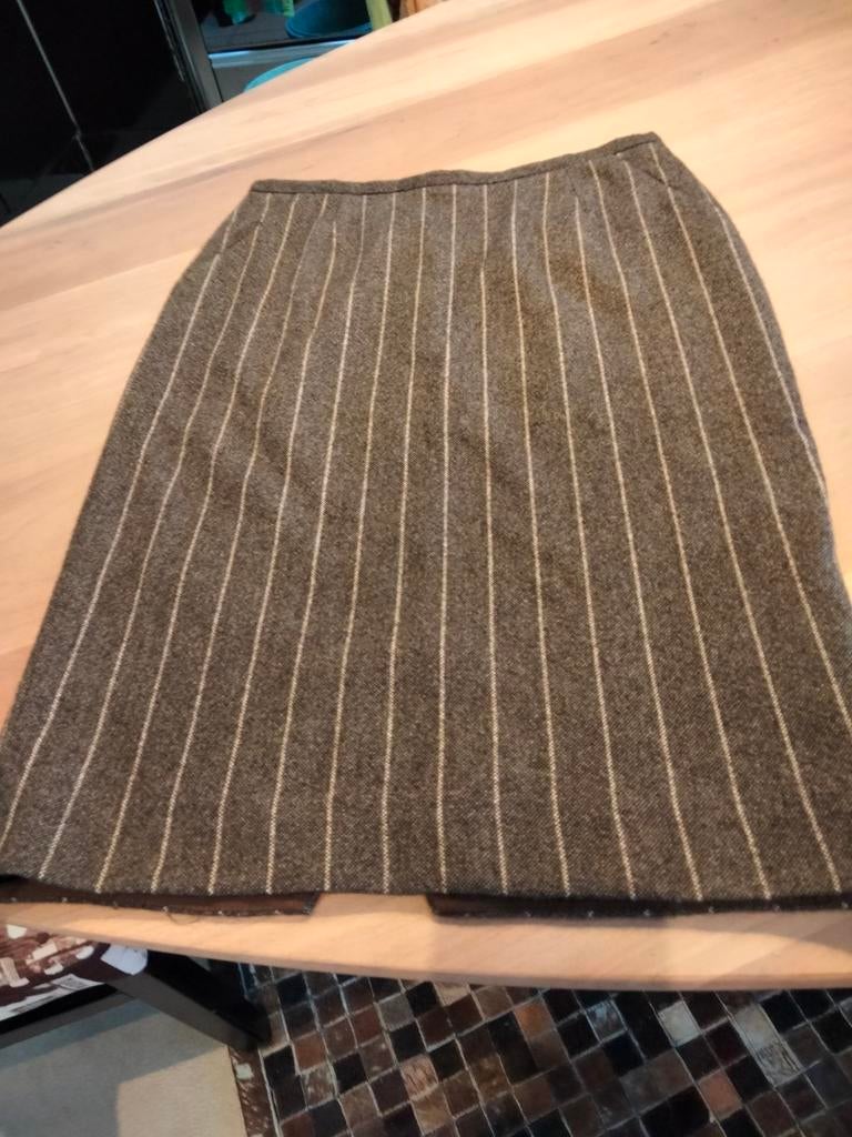 Mantelpakje grijze krijtstreep.vest en rok.Armani, Kleding | Dames, Ophalen of Verzenden, Zo goed als nieuw, Grijs