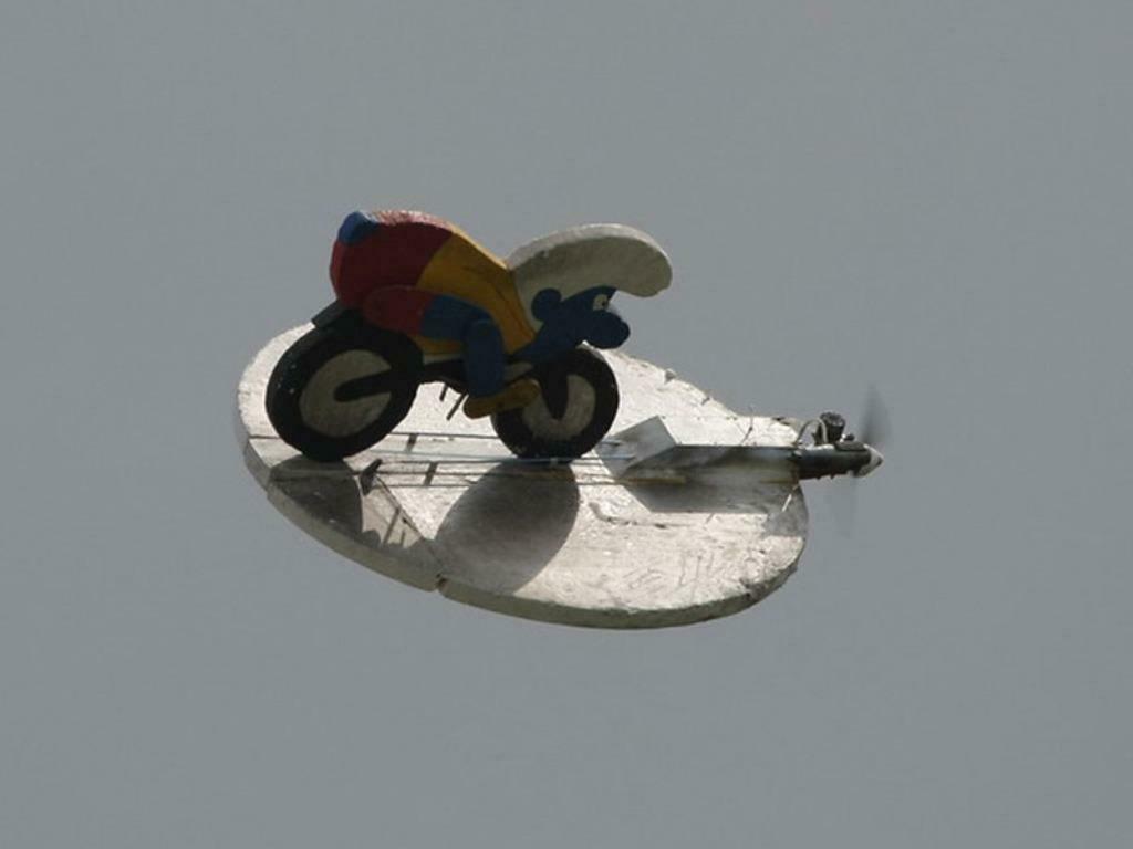 Vliegende (fietsende) Smurf - RC model, Enlèvement, Utilisé, Nitro, RTF (Ready to Fly)