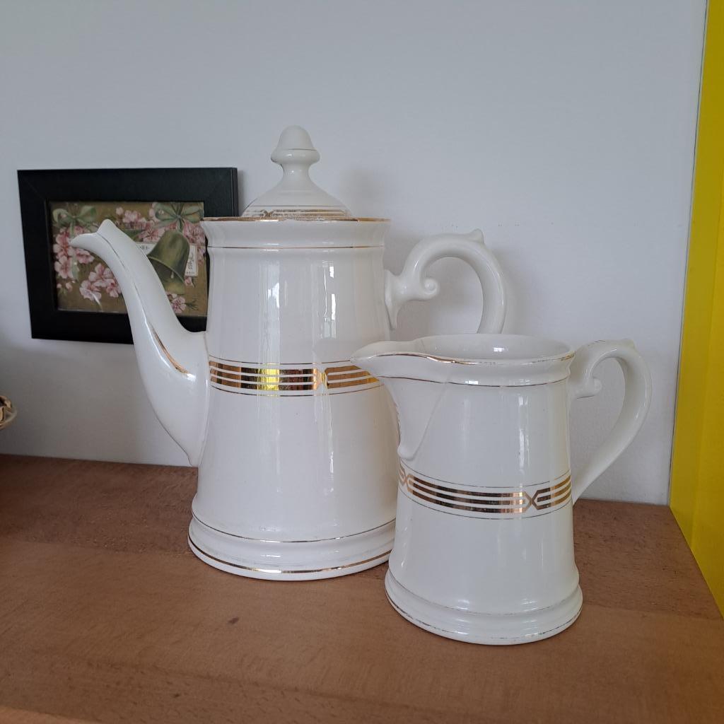 Cafetière et pot à lait en céramique de Maestricht, Antiquités & Art, Antiquités | Céramique & Poterie, Enlèvement ou Envoi