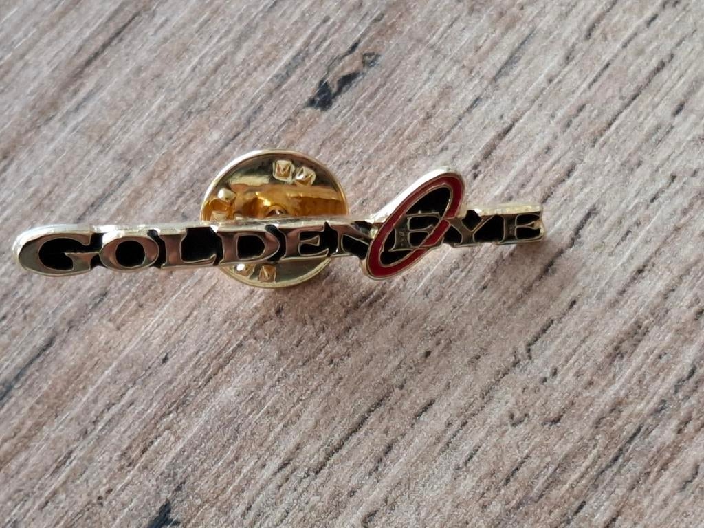 Pin James Bond Goldeneye, Verzamelen, Verzenden, Zo goed als nieuw