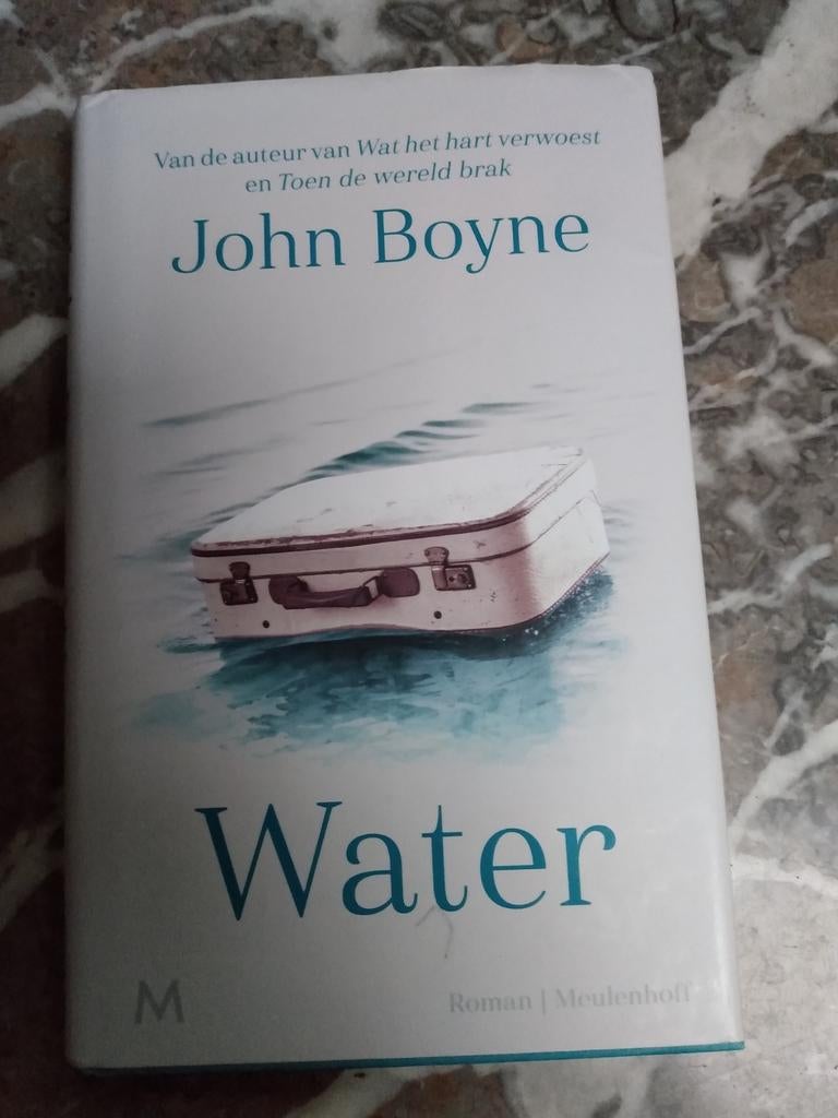 John Boyne - Water, Ophalen of Verzenden, Zo goed als nieuw, John Boyne